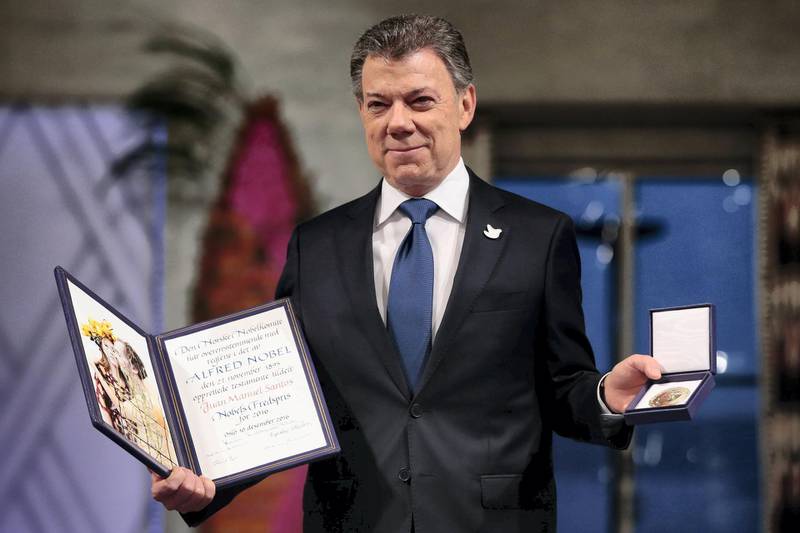 Nobel Peace Prize laureate Colombian President Juan Manuel Santos poses with the medal and diploma during the award ceremony of the Nobel Peace Prize on December 10, 2016 in Oslo, Norway.
Colombian President Juan Manuel Santos was awarded this year's Nobel Peace Prize for his efforts to bring Colombia's more than 50-year-long civil war to an end. / AFP PHOTO / NTB SCANPIX / Haakon Mosvold Larsen / Norway OUT