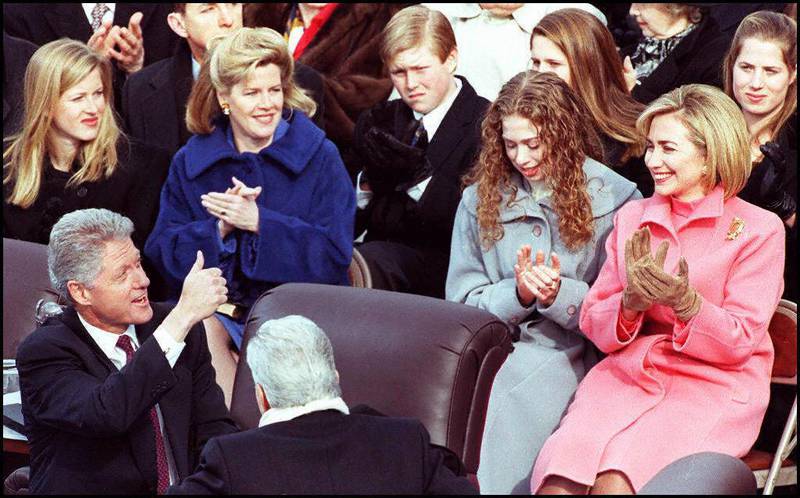 US President Bill Clinton (L) gives a thumbs up to First Lady Hillary Clinton after being sworn in 20 January on Capitol Hill in Washington, DC for his second term as president.  Chelsea Clinton (2nd-R), Tipper Gore (2nd L) and her children (rear) clap. Today marks the 53rd inauguration of a US president.  AFP PHOTO Jon LEVY (Photo by JON LEVY / AFP)