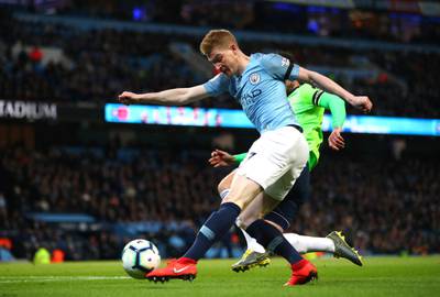MANCHESTER, ENGLAND - APRIL 03: Kevin De Bruyne of Manchester City scores his team's first goal during the Premier League match between Manchester City and Cardiff City at Etihad Stadium on April 03, 2019 in Manchester, United Kingdom. (Photo by Clive Brunskill/Getty Images)