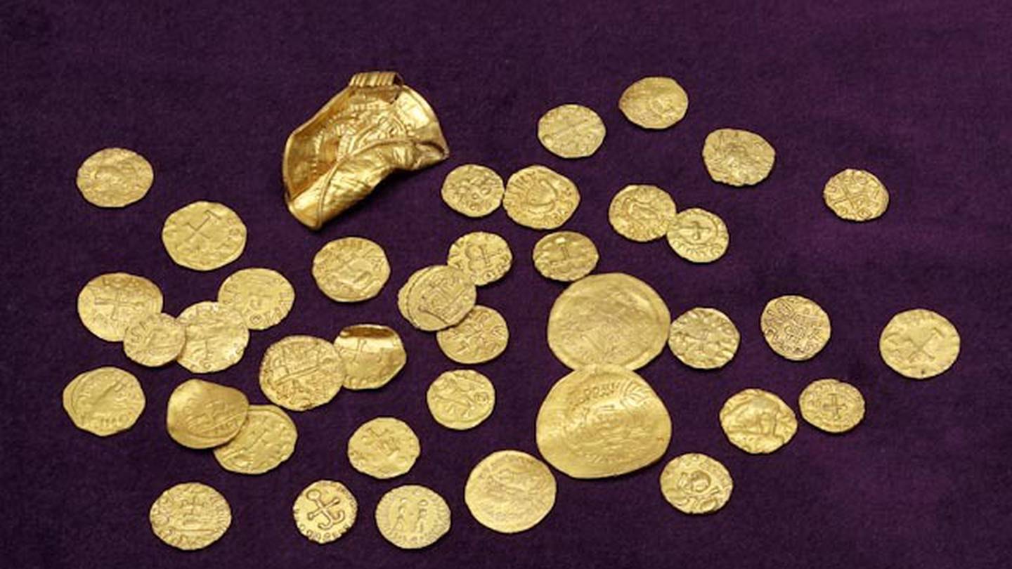 Золотые монеты Византии клад