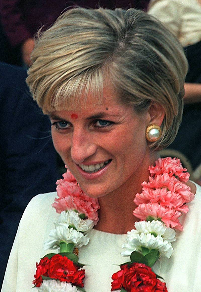 epa06156662 (FILE) - British Princess Diana smiles after being welcomed in traditional Hindu manner upon her arrival at the Hindu temple Neasden, northern London, Britain, 06 June 1997. The 20th anniversary of Princess Diana's death will be marked on 31 August 2017. Diana Spencer, ex-wife of Prince Charles, died in a car accident in Paris, France on 31 August 1997.  EPA/GERY PENNY