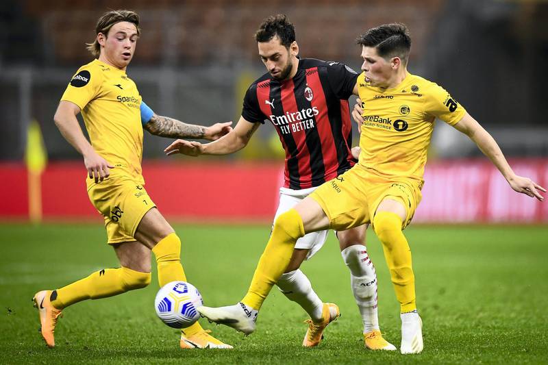 STADIO GIUSEPPE MEAZZA, MILAN, ITALY - 2020/09/24: Hakan Calhanoglu (C) of AC Milan competes for the ball with Patrick Berg (L) and Sondre Brunstad Fet during of FK Bodo/Glimt the UEFA Europa League Third Qualifying Round football match between AC Milan and FK Bodo/Glimt. AC Milan won 3-2 over FK Bodo/Glimt. (Photo by NicolÃ² Campo/LightRocket via Getty Images)