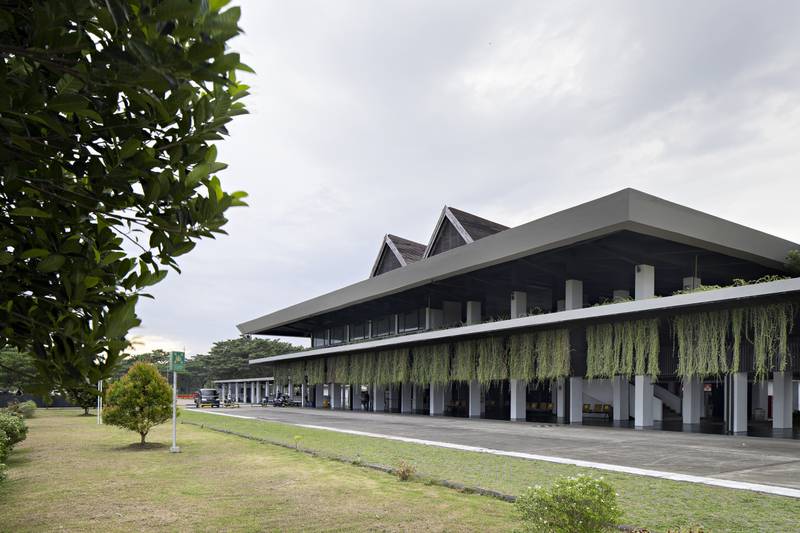 It is inspired by the houses of the local Osing tribe and features two pitched-roof structures covered in grass. Photo: Mario Wibowo / Aga Khan Trust for Culture