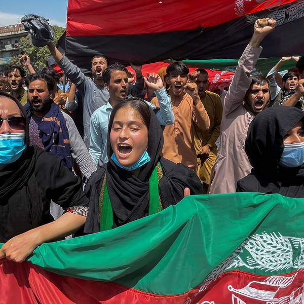 Afghan women take to the streets to protest against Taliban rule