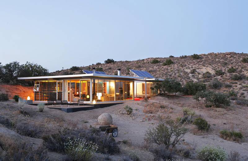 The Off-grid itHouse in Pioneertown, California, United States, is a modern, ecological and secluded holiday home in the California desert. Courtesy Airbnb