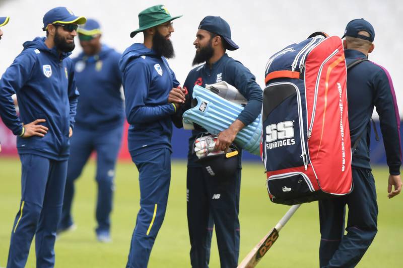 South Africa's Hashim Amla, centre, chats to England's Adil Rashid, right, during a training session. Dibyangshu Sarkar / AFP