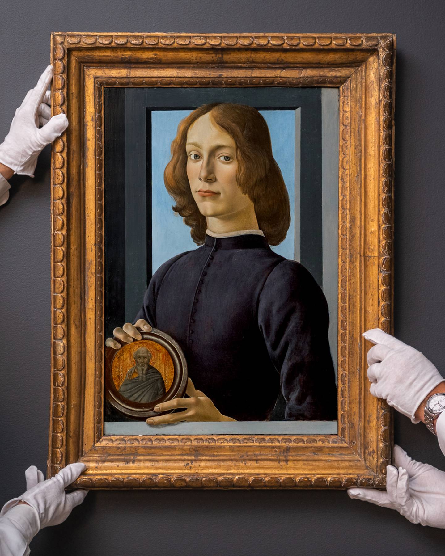 Extremely rare to market, Sandro Botticelli's 'Portrait of a Young Man Holding a Roundel' sold at the price of $92.2 million in January 2021. Photo: Sotheby's