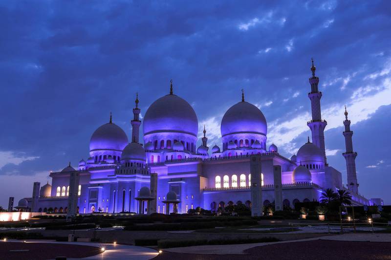 Abu Dhabi, UAE.  May 17, 2018.  Sheikh Zayed Mosque at dusk.  The first morning of Ramadan.Victor Besa / The NationalSection:  National