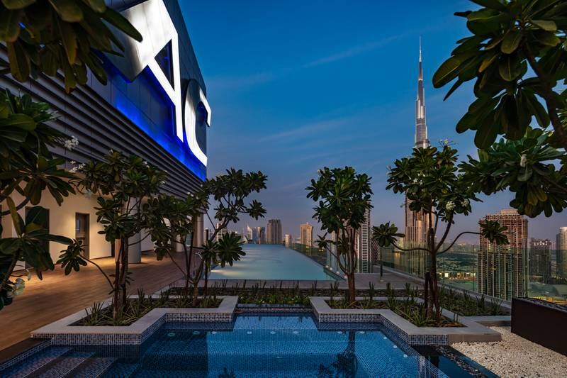 Malibu Sky Lounge and Pool Bar on the 64th floor comes with panoramic skyline views.