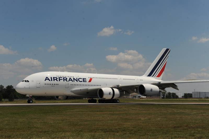 epa08435463 (FILE) - An Air France Airbus A380, the world's largest passenger aircraft, arrives after the first commercial flight from Paris to Washington, at Washington Dulles International Airport, in Sterling, Virginia, USA, 06 June 2011 (reissued 21 May 2020). According to media reports, Air France is to immediately phase out their A380 fleet. The move was initiallay slated for 2022, but was introduced earlier due to declining passenger numbers amid the COVID-19 crisis.  EPA/MICHAEL REYNOLDS *** Local Caption *** 02769414