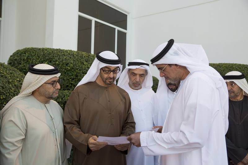 Sheikh Mohammed bin Zayed, Crown Prince of Abu Dhabi and Deputy Supreme Commander of the Armed Forces, speaks with members of the Food Security Centre – Abu Dhabi, during a Sea Palace barza.  Mohammed Al Hammadi / Crown Prince Court – Abu Dhabi 