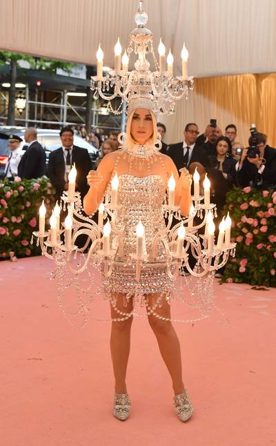 TOPSHOT - Katy Perry arrives for the 2019 Met Gala at the Metropolitan Museum of Art on May 6, 2019, in New York. The Gala raises money for the Metropolitan Museum of Art’s Costume Institute. The Gala's 2019 theme is “Camp: Notes on Fashion" inspired by Susan Sontag's 1964 essay "Notes on Camp". / AFP / ANGELA WEISS
