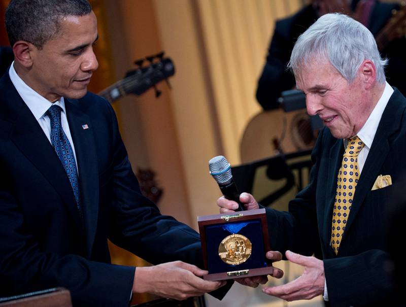 Former US president Barack Obama presents Bacharach with the Library of Congress Gershwin Prize. AFP