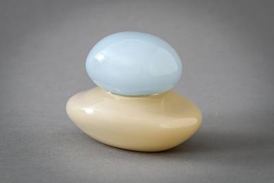 Bonbonniere light blue and latter glass dish with lid by French artist Helle Mardahl at Comptoir 102