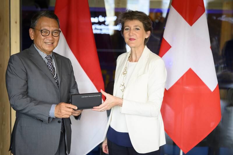 Arifin Tasrif, Indonesia’s Minister for Energy and Mineral Resources, with Simonetta Sommaruga, the Swiss Environment, Transport, Energy and Communications Minister. EPA