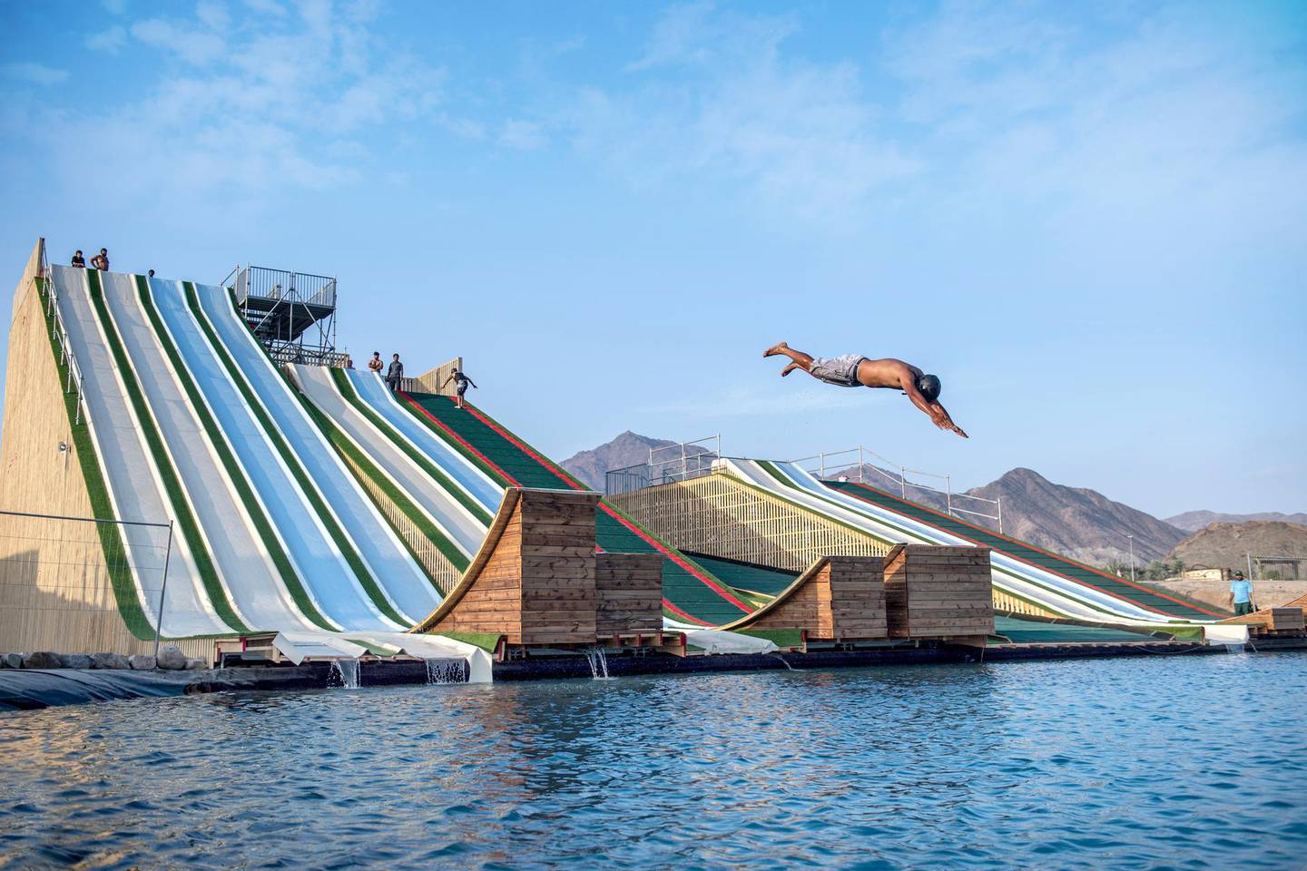 At Hatta Wadi Hub you will find Hatta Drop-in, a water jump park, with a crazy jump, crazy slide, drop-in donuts and drop-in tracks