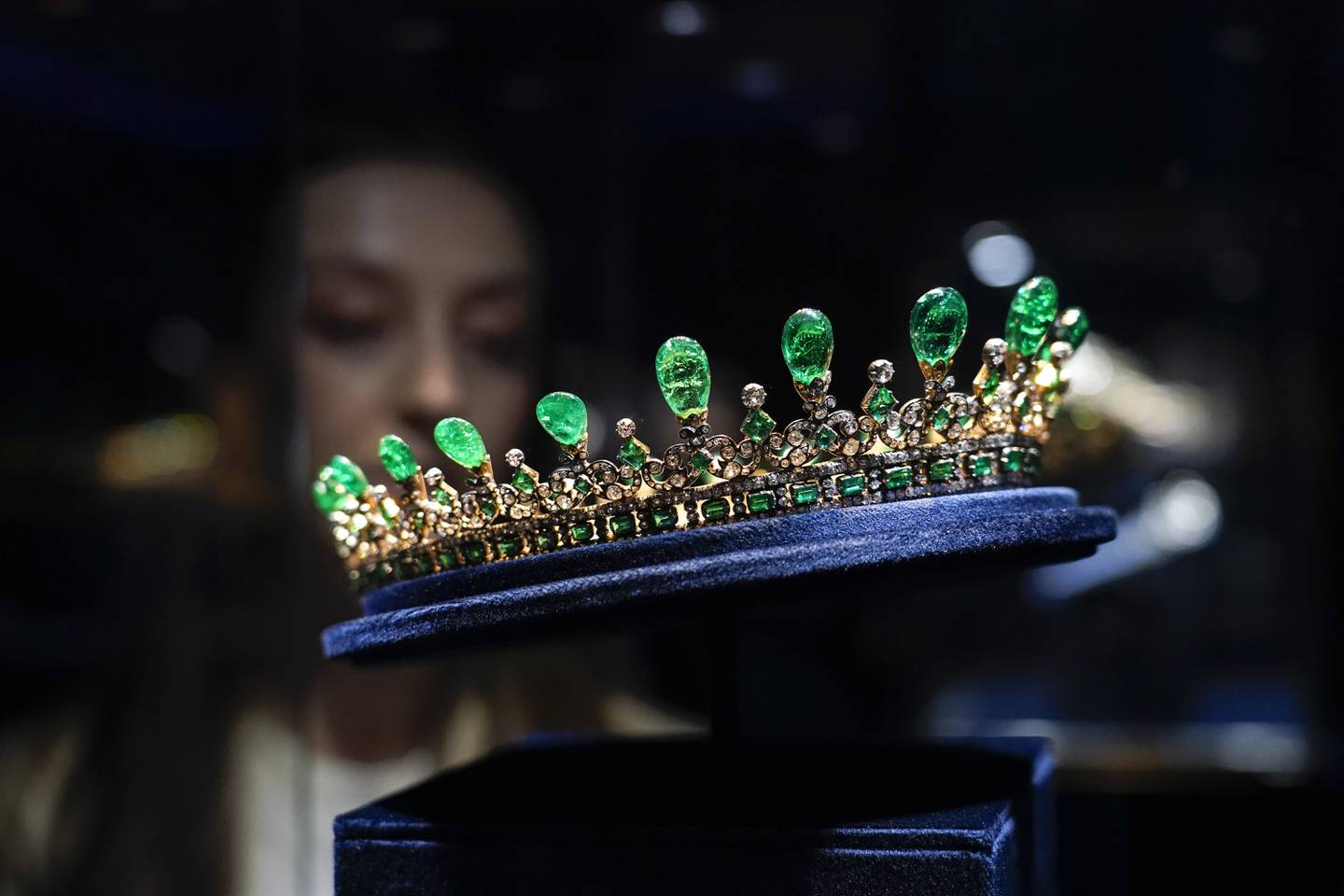 Princess Diana's wedding tiara part of royal display at Sotheby's for platinum  jubilee - theconstitutionalalamo