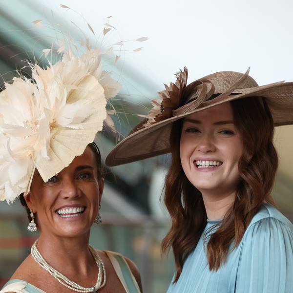 Fans flock to Dubai World Cup wearing fascinating hats