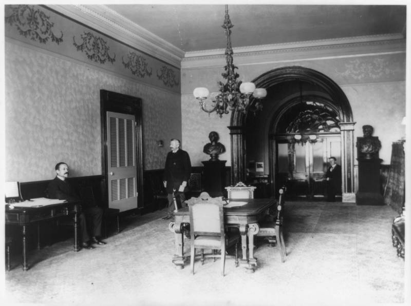 The office lobby in the White House, photographed between 1889 and 1906. Heritage Images / Getty Images