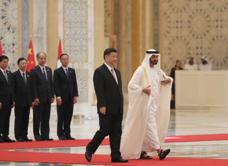 Chinese President Xi Jinping (L) and Crown Prince of Abu Dhabi Sheikh Mohamed bin Sayed Al Nahyan(R) arrive at the presidential palace in the UAE capital on July 20, 2018. President Xi Jinping arrived in Abu Dhabi on July 19, 2018 for a three-day visit, after the announcement of oil and trade deals between China and the UAE. / AFP / KARIM SAHIB

