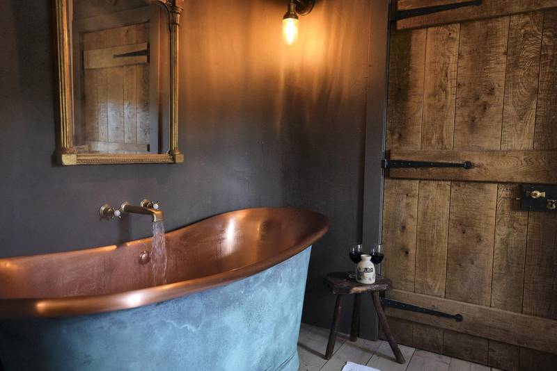 An inviting traditional copper bathtub. Courtesy Kilmartin Castle