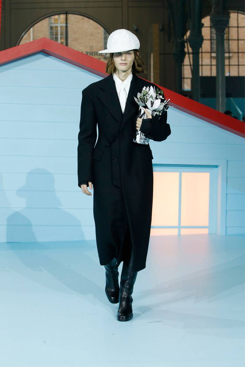A model carries a bag shaped like a bouquet. Photo: Louis Vuitton