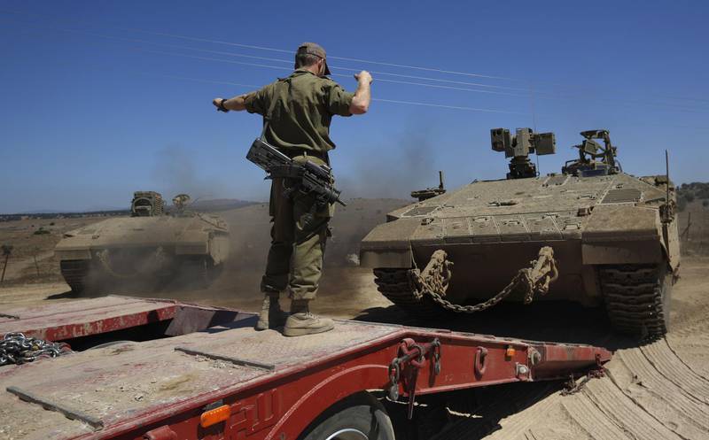 Israeli soldiers manuever a tank during a military exercise in the northern part of the Israeli-annexed Golan Heights on September 7, 2017. 
Syria said Israeli air strikes hit a military facility in the country's west, killing two people at a site where the regime has been accused of developing chemical weapons. / AFP PHOTO / JALAA MAREY