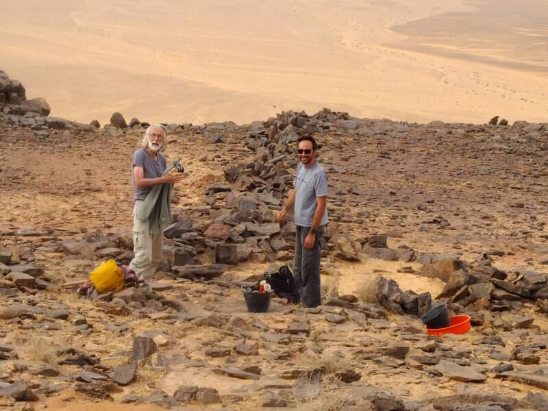 Archaeologists excavate a desert kite at Jebel az Zilliyat, Saudi Arabia. Photo: O. Barge / CNRS
