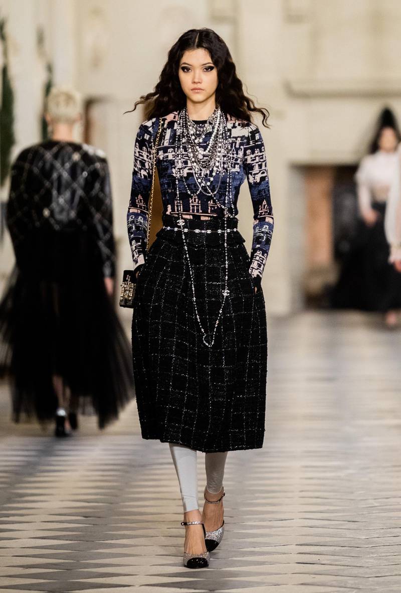 Haute Couture: tweed, feathers and mirrors at the Chanel show