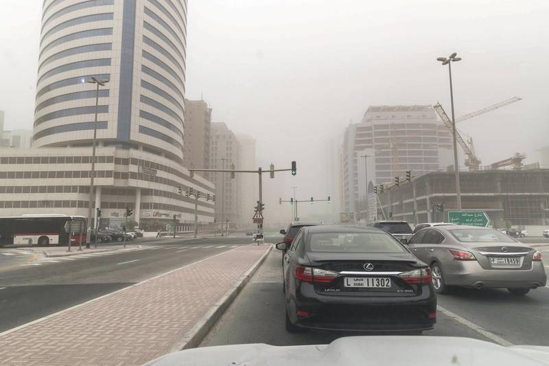 Dust storm sweeps into Dubai