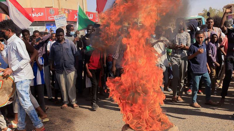 An image that illustrates this article Security forces try to disperse protesters in Sudan