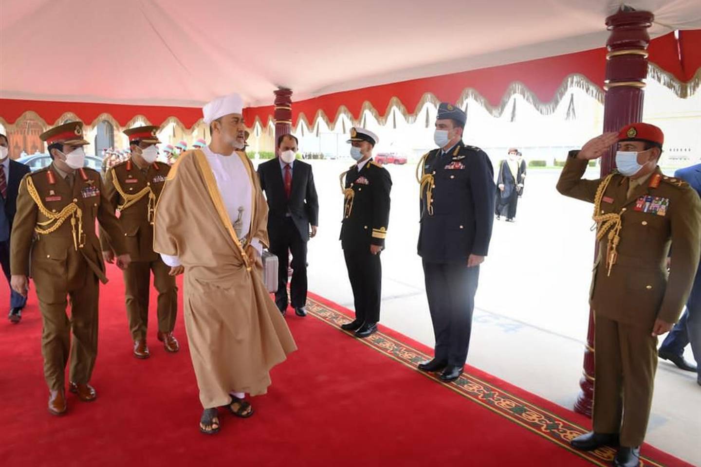 Sultan Haitham Of Oman Meets Saudi King Salman On First Official Trip