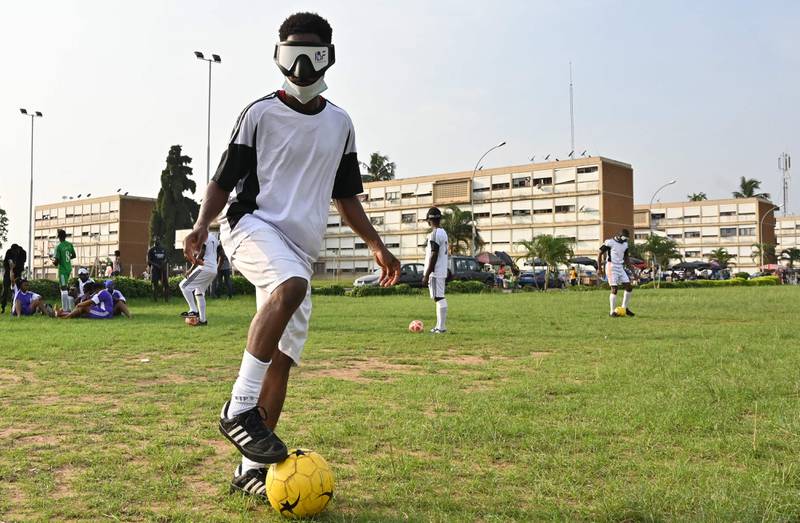 Blind and visually impaired Ivorian football players take part in a training session at the Felix Houphouet-Boigny University in Abidjan on February 16, 2022.  - Created in March 2015, the Ivorian national blind football team has already taken part in two African football championships for the blind and visually impaired. 
But the players dream of becoming the first team from sub-Saharan Africa to participate in the Paralympic Games, in 2024 in Paris. 
For this, it will be necessary to climb on the podium of the next African championship, in Morocco in November.  (Photo by Issouf SANOGO  /  AFP)