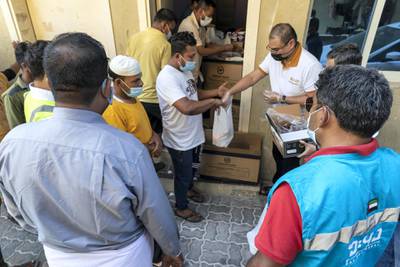 The Sri Lanka community distributes three hundred / 300 meals to workers at the Fakhruddin Camp in Sonapur, Dubai with the help of the to Al Watani volunteers and the CDA on April 23 rd, 2021. Antonie Robertson / The National.Reporter: Ramola Talwar for National