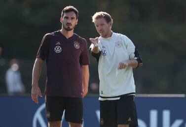 FOXBOROUGH, MASSACHUSETTS - OCTOBER 10: Julian Nagelsmann, head coach of Germany gives instructions to Mats Hummels during a training session of the German national football team on October 10, 2023 in Foxborough, Massachusetts.    Alex Grimm / Getty Images / AFP (Photo by ALEX GRIMM  /  GETTY IMAGES NORTH AMERICA  /  Getty Images via AFP)