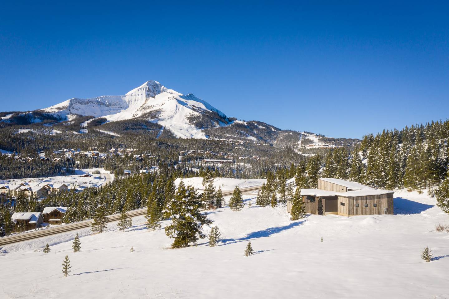 This custom-built hideaway in Montana has everything for a big-budget trip. Photo: Airbnb