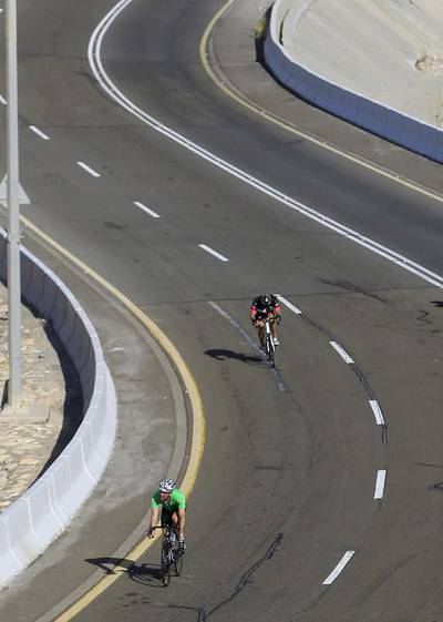 Amateur riders  in the build up to the Abu Dhabi Tour make they way up to the peak of Jebel Hafeet on Saturday in Al Ain. Ravindranath K / The National
