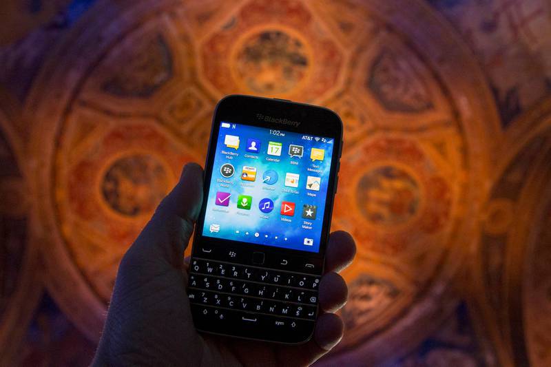 The new Blackberry Classic smartphone is shown during a display at the launch event in New York, December 17, 2014. BlackBerry Ltd launched its long-awaited Classic on Wednesday, a smartphone it hopes will help it win back market share and woo those still using older versions of its physical keyboard devices.  REUTERS/Brendan McDermid (UNITED STATES - Tags: BUSINESS TELECOMS)