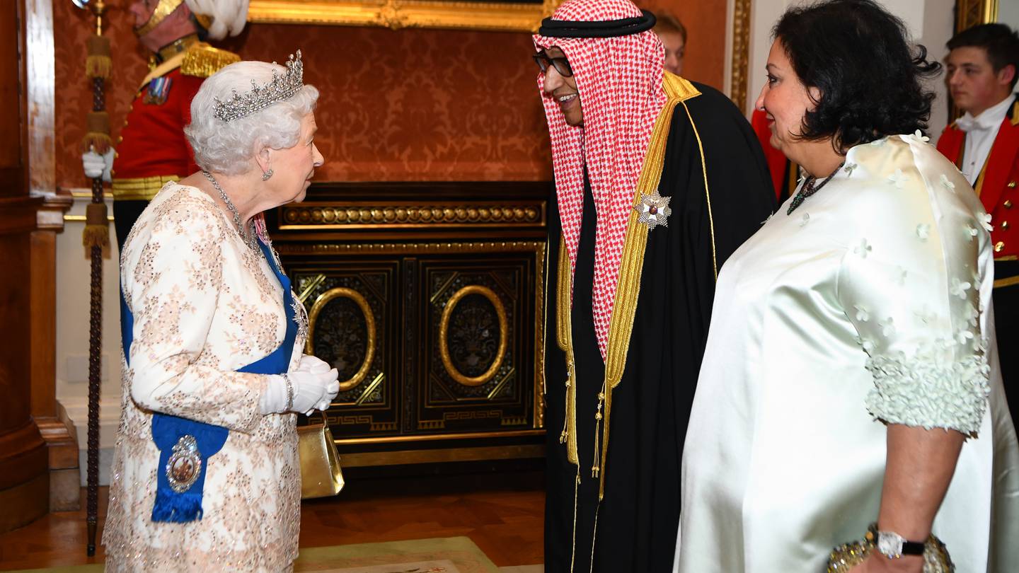 سفير الكويت السابق ينعي الملكة اليزابيث