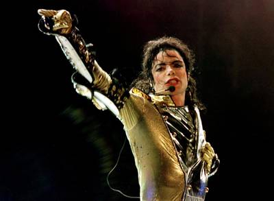 FILE PHOTO: U.S. popstar Michael Jackson performs during concert in Vienna, July 2, 1997. REUTERS/Leonhard Foeger/File Photo