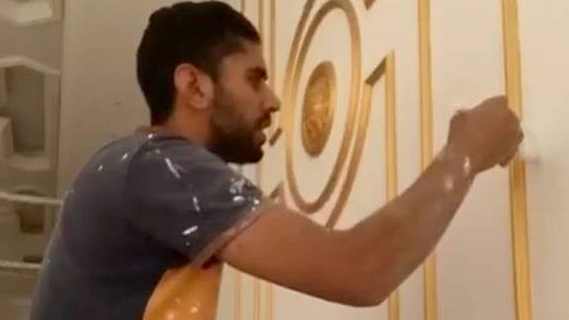 House painter called Ahmed Salim who has become famous suddenly after a viral video of him singing was shared widely on social media. photo: screen grab from video 