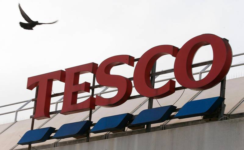 (FILES) In this file photo taken on January 27, 2017 a picture shows signage on a branch of a Tesco in London on January 27, 2017. 
Tesco shares lost ground on the London Stock Exchange on February 7, 2018 after Law firm Leigh Day announced an equal pay claim on behalf of 100 women against the retail giant which lawyers estimate could cost the firm billions. / AFP PHOTO / Daniel LEAL-OLIVAS