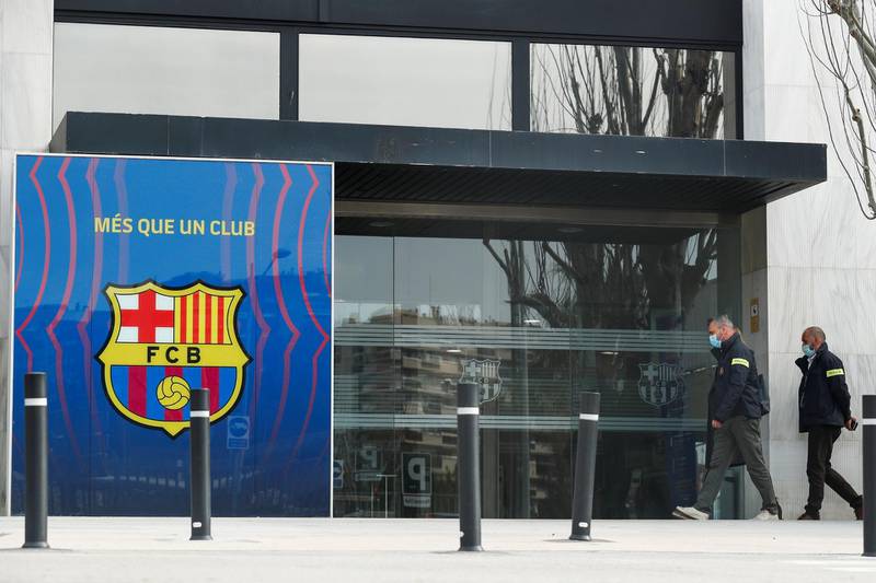 Mossos d'Esquadra police officers arrive at the offices of FC Barcelona. Reuters