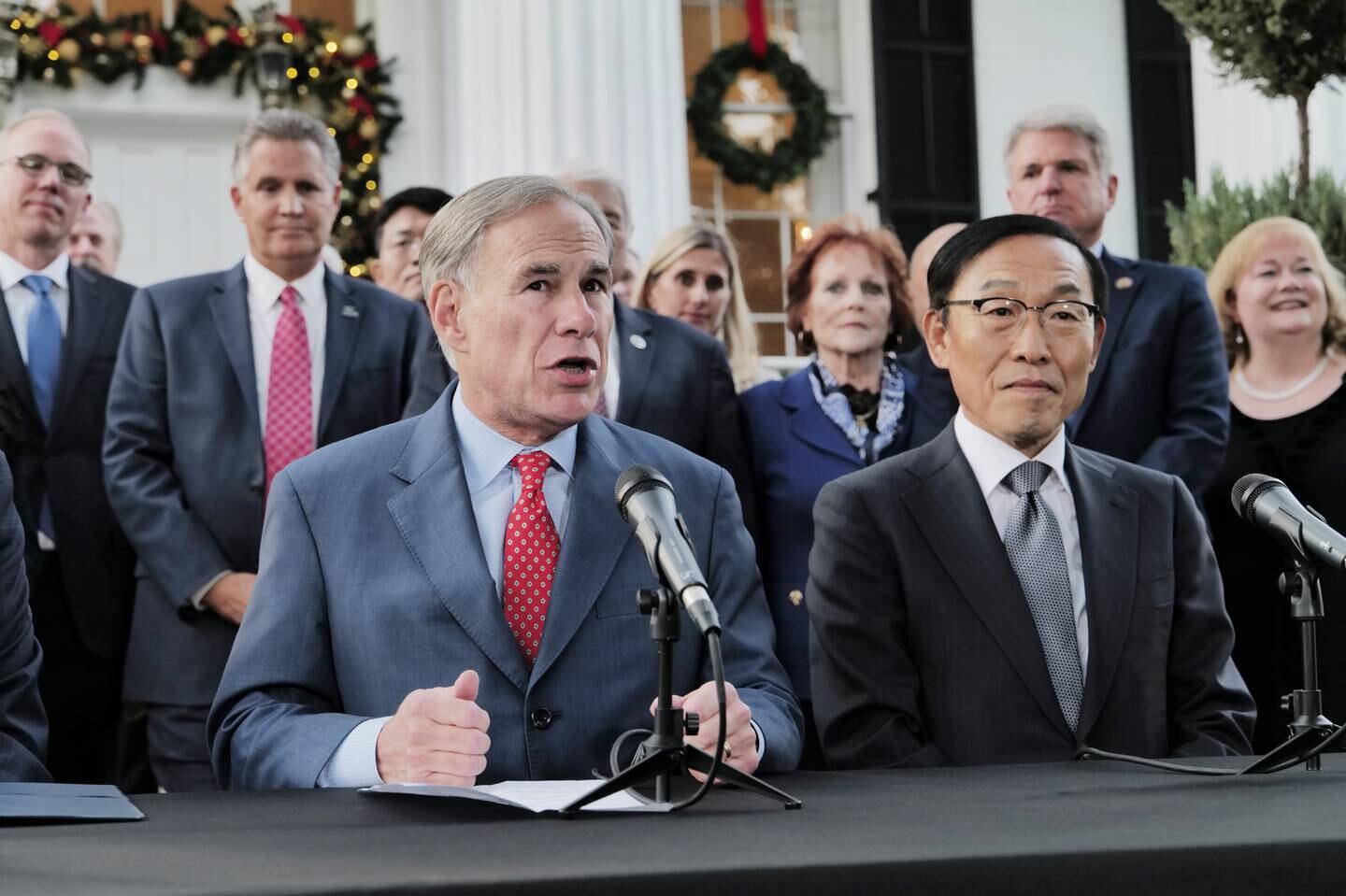 Texas Governor Greg Abbott and Samsung Vice Chairman Kim Kinam announce the tech company has selected the city of Taylor as the site of its new $17 billion semiconductor plant. EPA