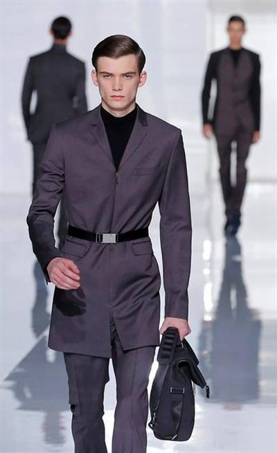 Louis Vuitton Fall 2013 Men. black coat with fur collar