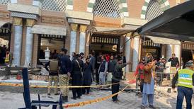 Suicide bomber kills dozens in Pakistan mosque attack