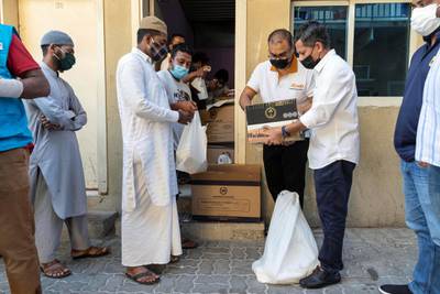 The Sri Lanka community distributes three hundred / 300 meals to workers at the Fakhruddin Camp in Sonapur, Dubai with the help of the to Al Watani volunteers and the CDA on April 23 rd, 2021. Antonie Robertson / The National.Reporter: Ramola Talwar for National