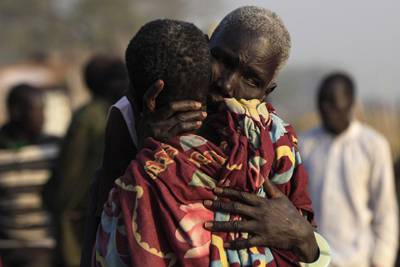 Women displaced by the fighting in Bor county hug each other in the port in Minkaman, in Awerial county, Lakes state, in South Sudan, January 15, 2014. REUTERS/Andreea Campeanu (SOUTH SUDAN - Tags: CIVIL UNREST POLITICS CONFLICT) FOR BEST QUALITY IMAGE ALSO SEE: GM1EA9I1BRX01