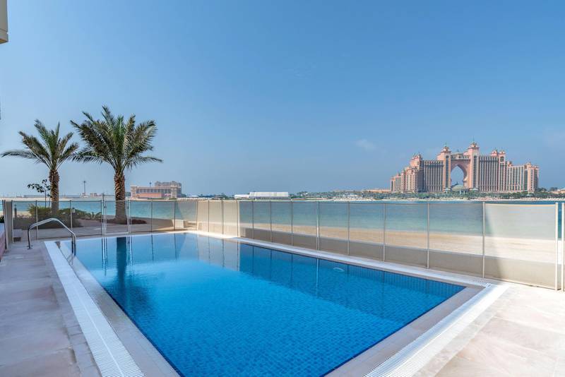 With views of Atlantis The Palm, there is an air of ultra-luxury. Courtesy LuxuryProperty.com