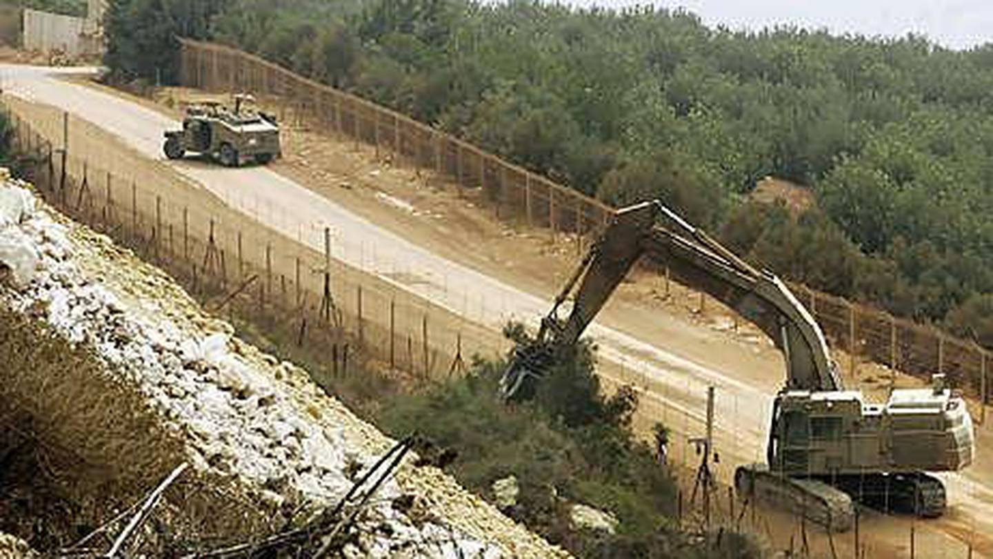 Israeli soldiers return to border clash point